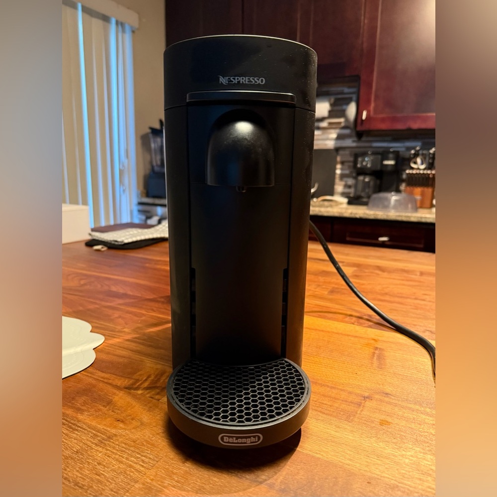 Nespresso VertuoPlus Deluxe Coffee &
Espresso Maker
